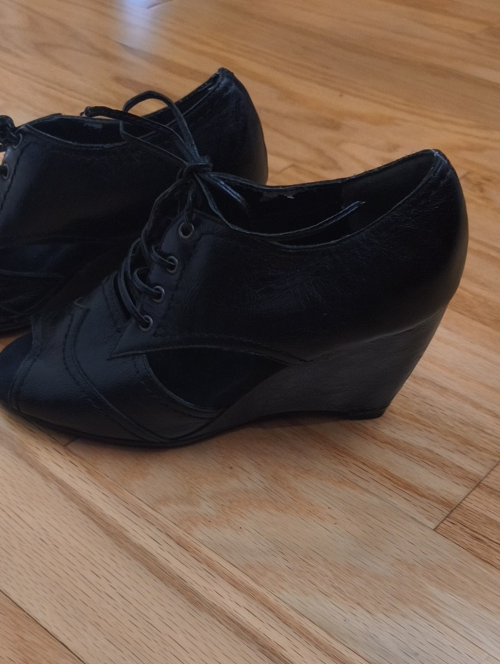Aerosoles Women's Black Wedge Lace-Up Heels Size 7 1/2 GU